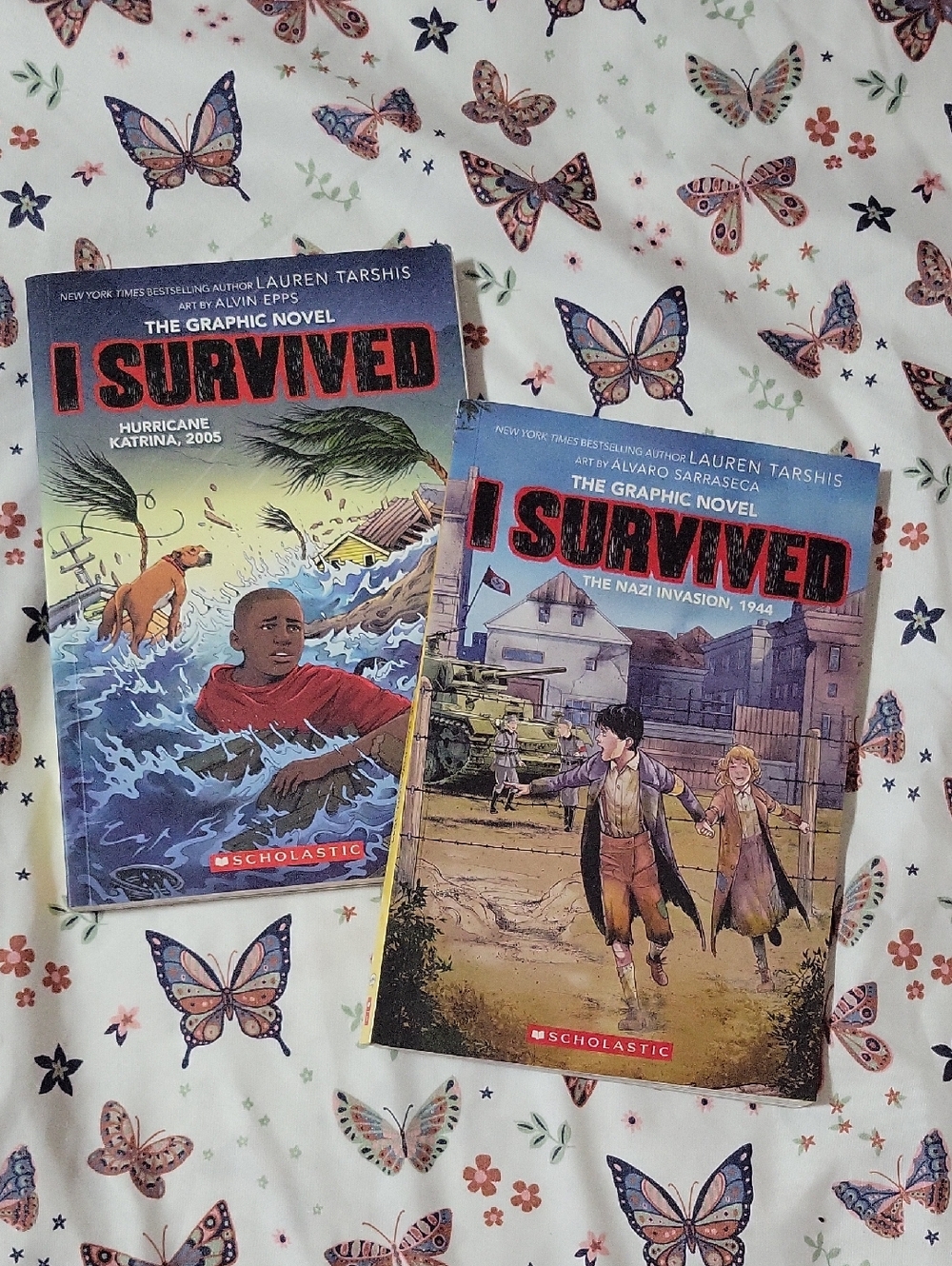 Scholastic I Survived Graphic Novels (Blue, Red) - Set of 2